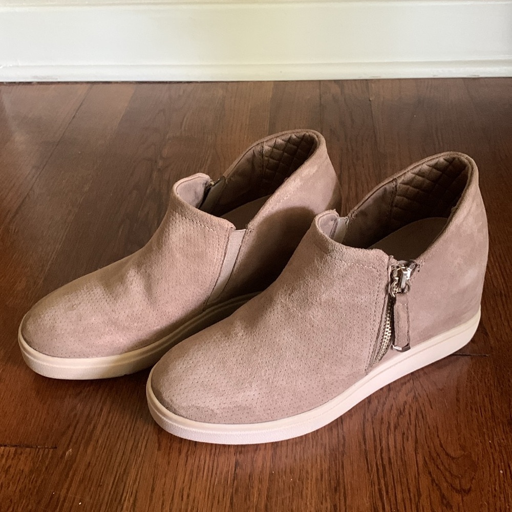 Dr Scholl’s Leather Suede Scout zip wedge booties in tan